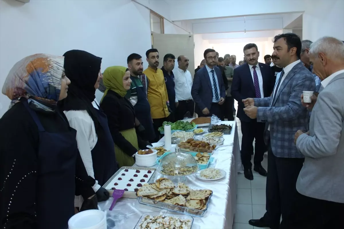 Adıyaman'da Halk Eğitim Merkezi Yıl Sonu Sergisi Açıldı