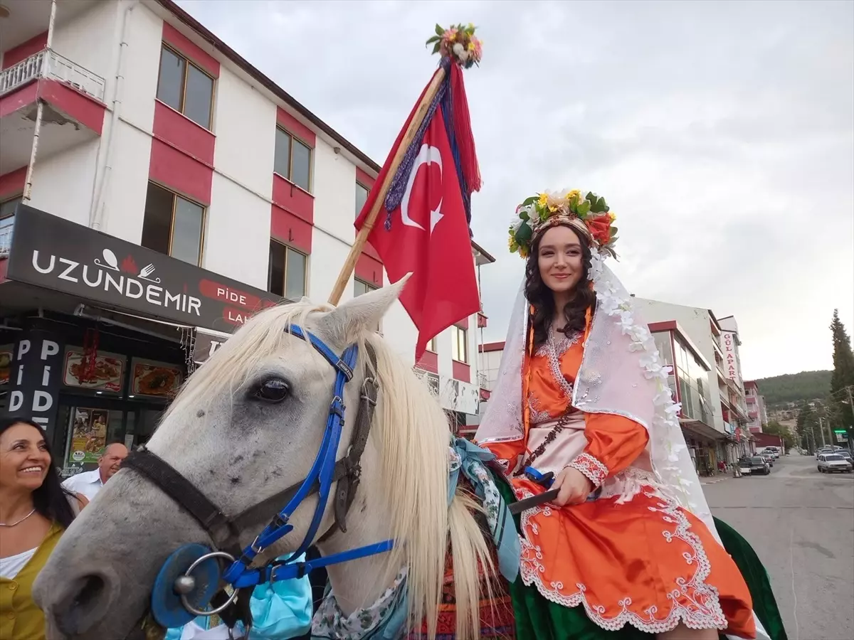 Denizli'de Geleneksel Köy Düğünü: Alperen Ersoy ve Ceren Yılmaz Evlendi