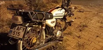 Kale'de Motosiklet Kamyonetle Çarpıştı, Sürücü Yaralandı
