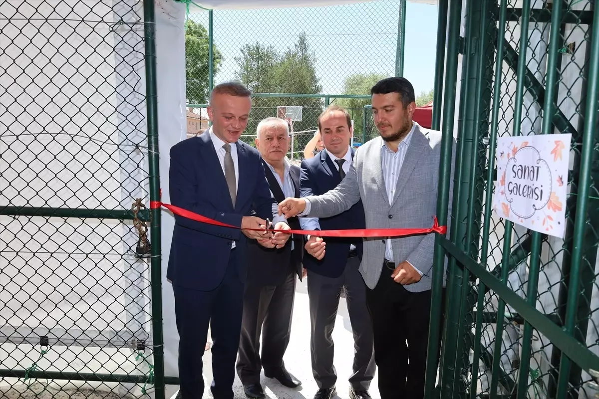 Kalfat İlkokulu'nda Yıl Sonu Sergisi Düzenlendi