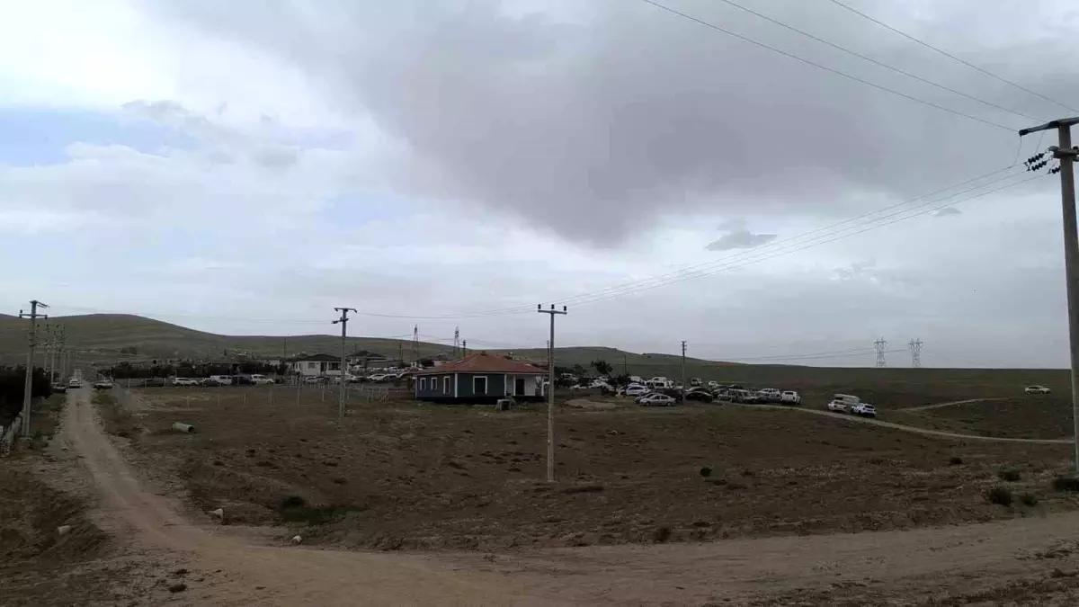 Kırşehir’de Tekne Kazasında Hayatını Kaybeden İsa Laçin'in Cenazesi Toprağa Verildi