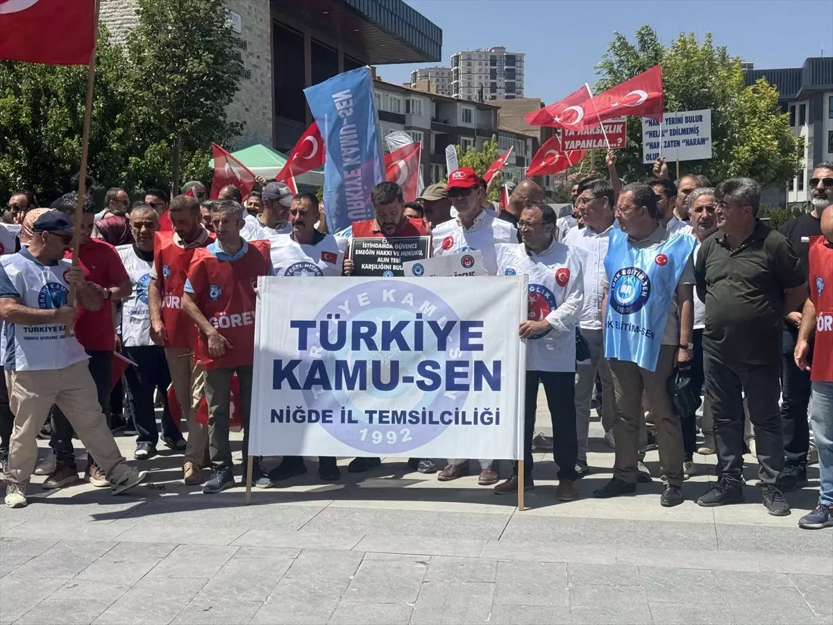 Kamu-Sen Niğde'de Basın Açıklaması