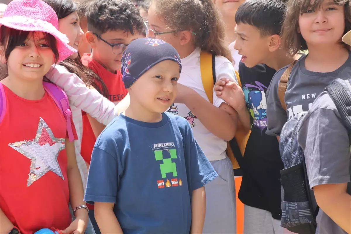 Kanseri Yenen Yiğit, Okuluna Balonlarla Döndü