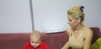 Meme Kanseri Tedavisini Oğlunun İçin Yarıda Bırakan Anne, Kanseri Yenen Oğlu ile Umutlanıyor