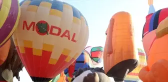 Kapadokya Balon Festivali'nde Renkli Görüntüler