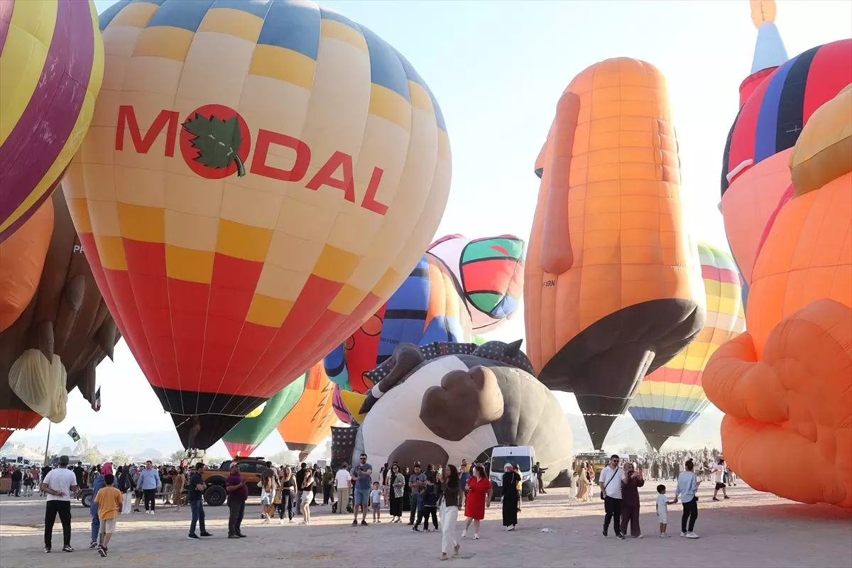 Kapadokya Balon Festivali'nde Renkli Görüntüler