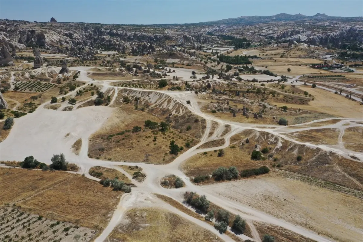 Kapadokya'da Sıcak Hava Turistleri ve Atları Etkiliyor