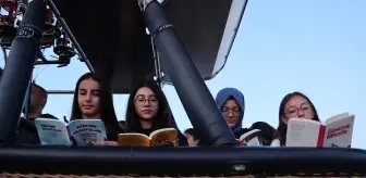 Kapadokya'da Öğrenciler Sıcak Hava Balonunda Kitap Okuyarak Farkındalık Oluşturdu