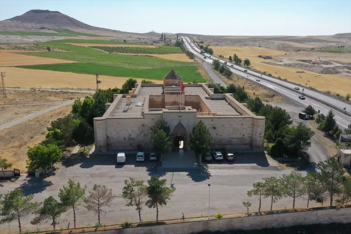 Kapadokya'da 8 Asırlık Saruhan Kervansarayı'nda Sema Ayini