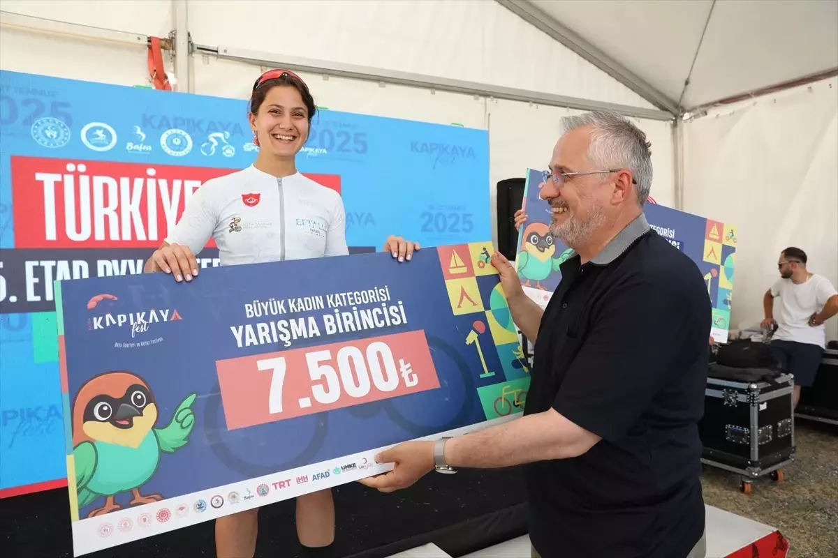 Bafra'da Uluslararası Kapıkaya Doğa Sporları Festivali Kapsamında Bisiklet Yarışları Düzenlendi