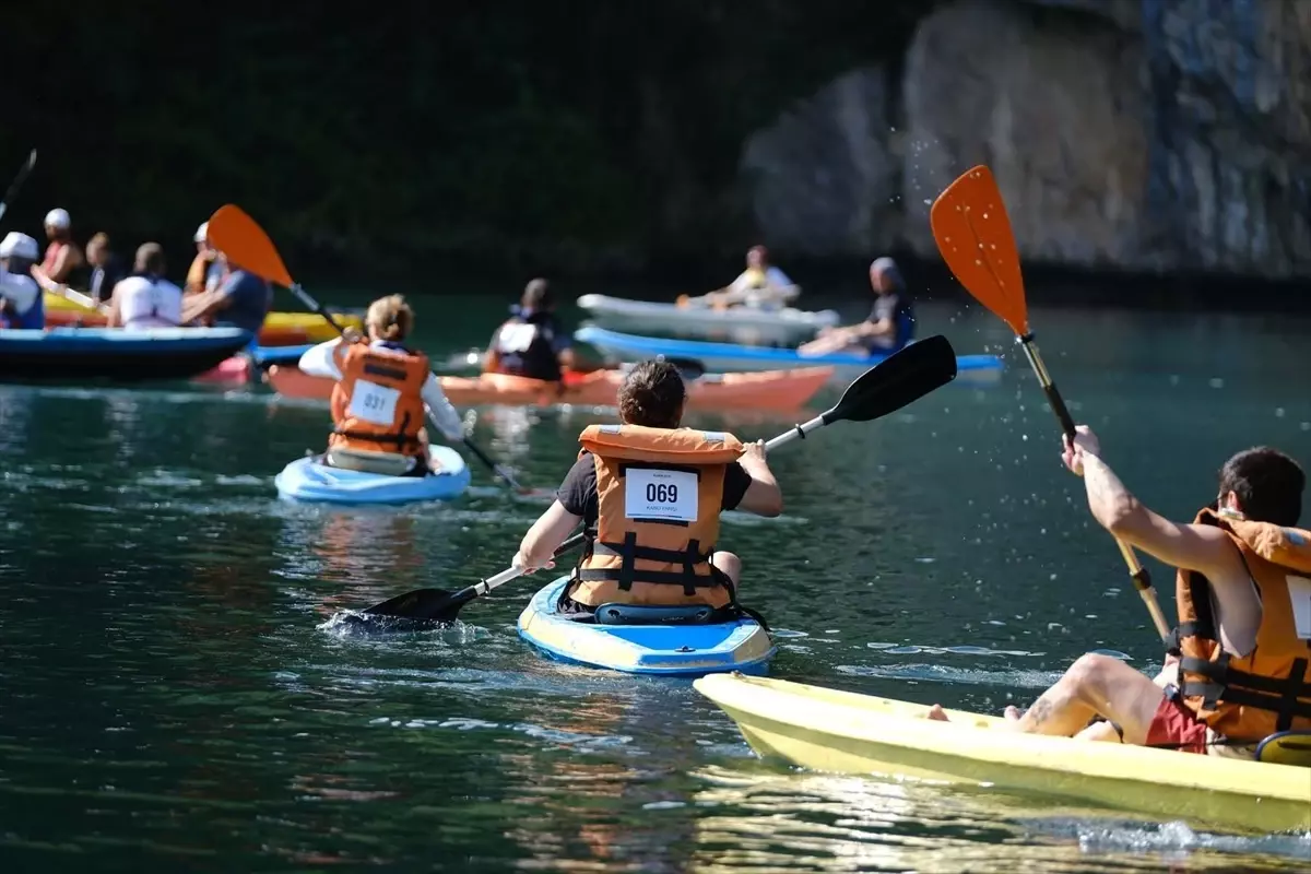 Bafra'da Uluslararası Kapıkaya Doğa Sporları Festivali'nde Kano Yarışı Yapıldı
