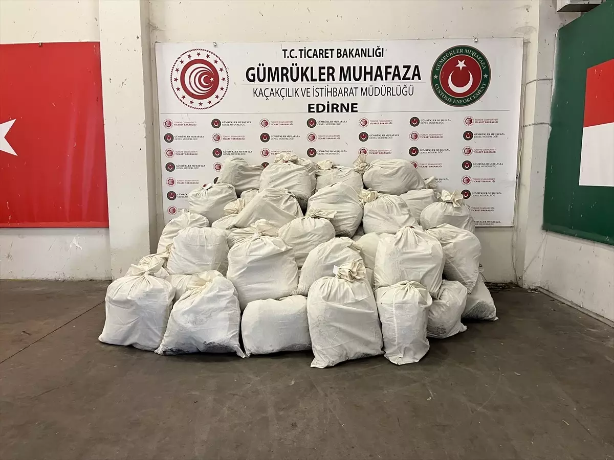 Kapıkule'de 692 Kilogram Esrar Ele Geçirildi, 10 Şüpheli Tutuklandı