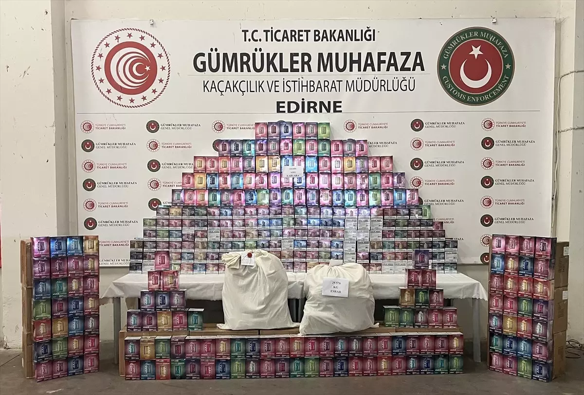 Edirne'de Kaçakçılık Operasyonları: 29 Kilo Esrar ve 20 Bin Elektronik Sigaraya El Konuldu