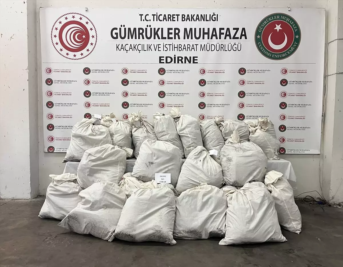 Kapıkule Sınır Kapısı'nda 245 Kilo Esrar Ele Geçirildi
