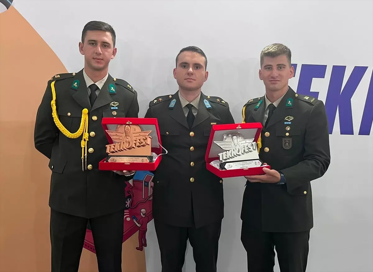 Milli Savunma Üniversitesi Öğrencileri TEKNOFEST'te Su Toplama Ünitesi Projesi ile Öne Çıktı
