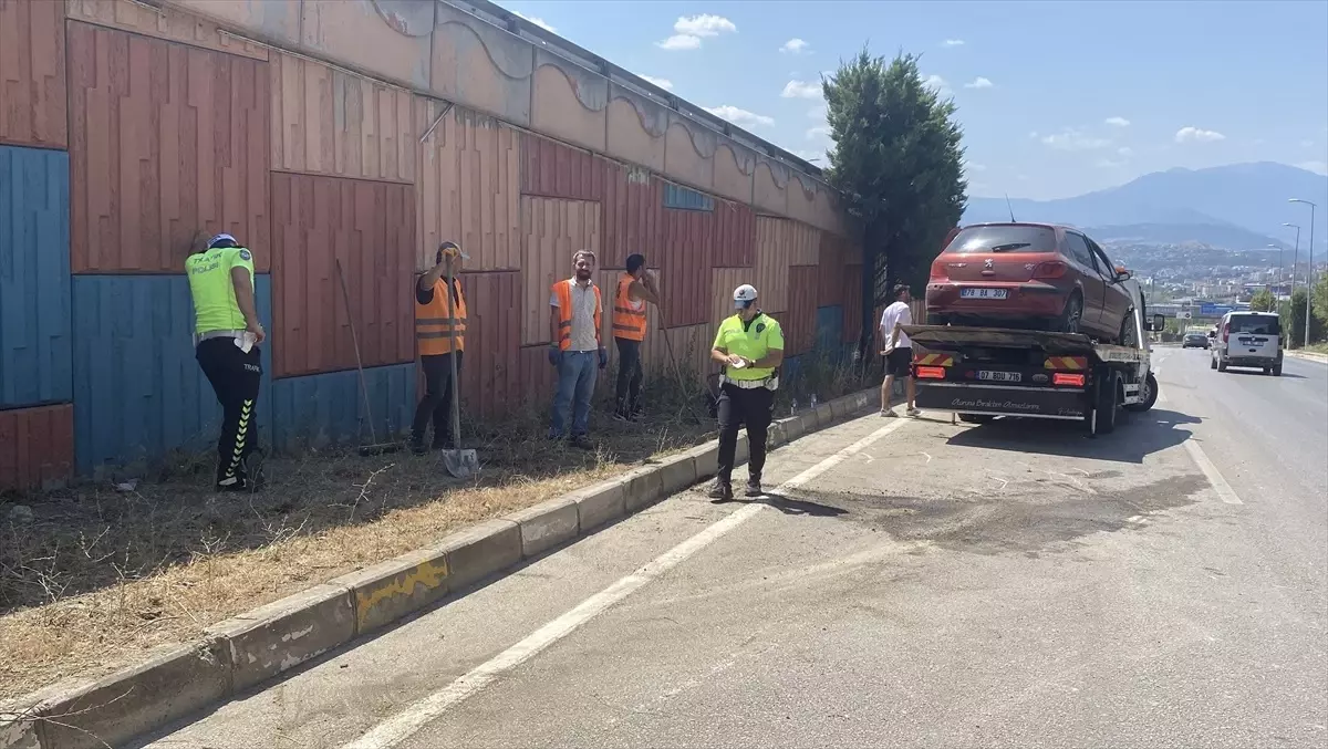 Karabük'te ağaca çarpan otomobilin sürücüsü yaralandı