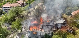 Karabük'te Yangın: 2 Katlı Ev Kullanılamaz Hale Geldi