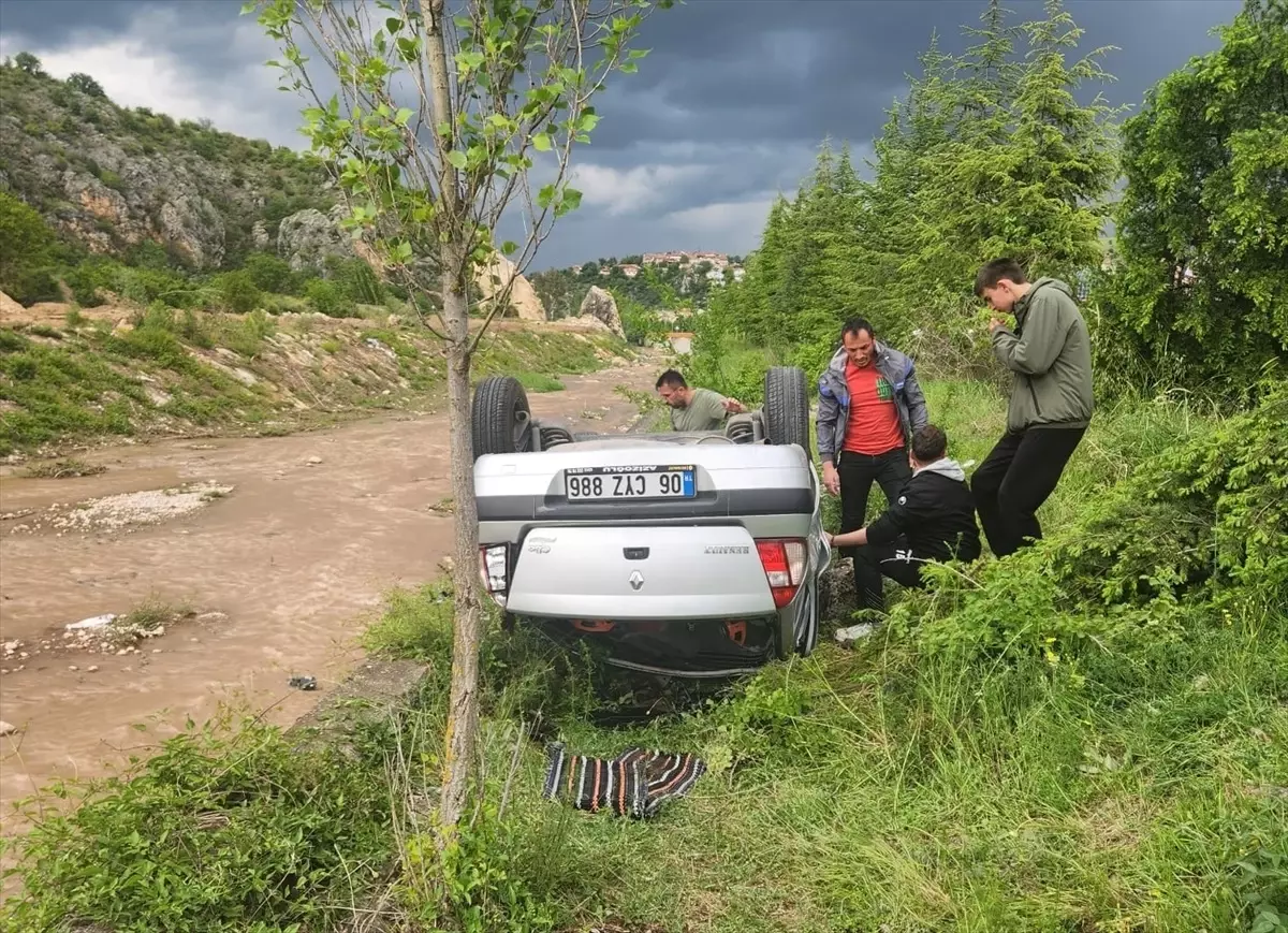 Karabük'te otomobilin devrilmesi sonucu 5 kişi yaralandı