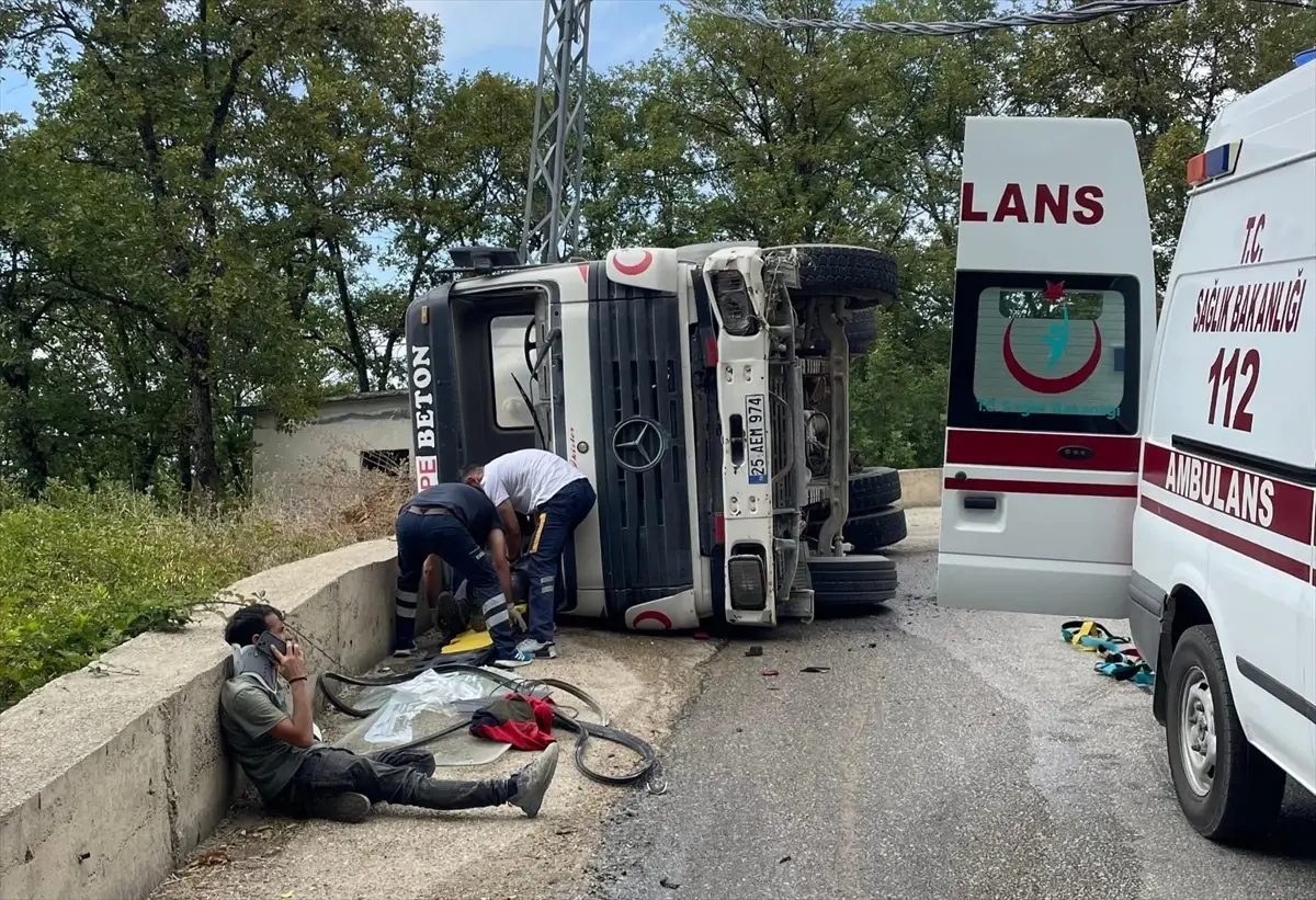 Karabük'te Beton Mikseri Devrildi: 2 Yaralı