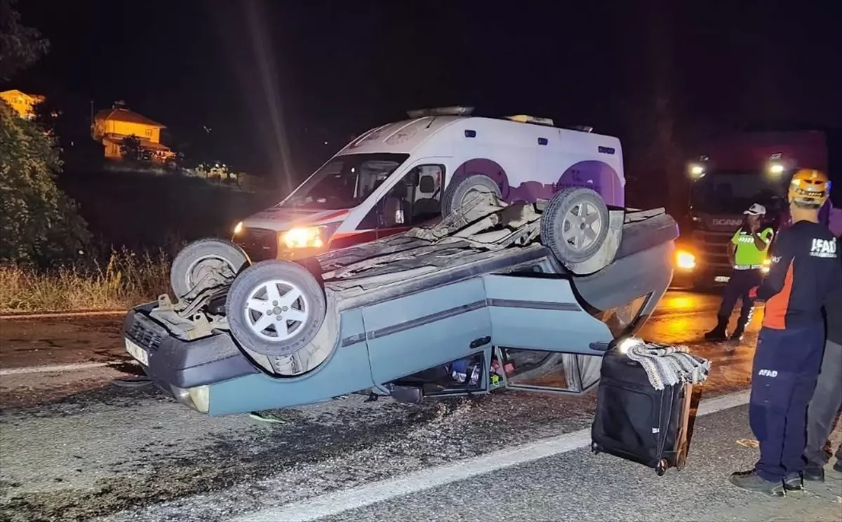 Karabük'te Devrilen Otomobilde 4 Kişi Yaralandı