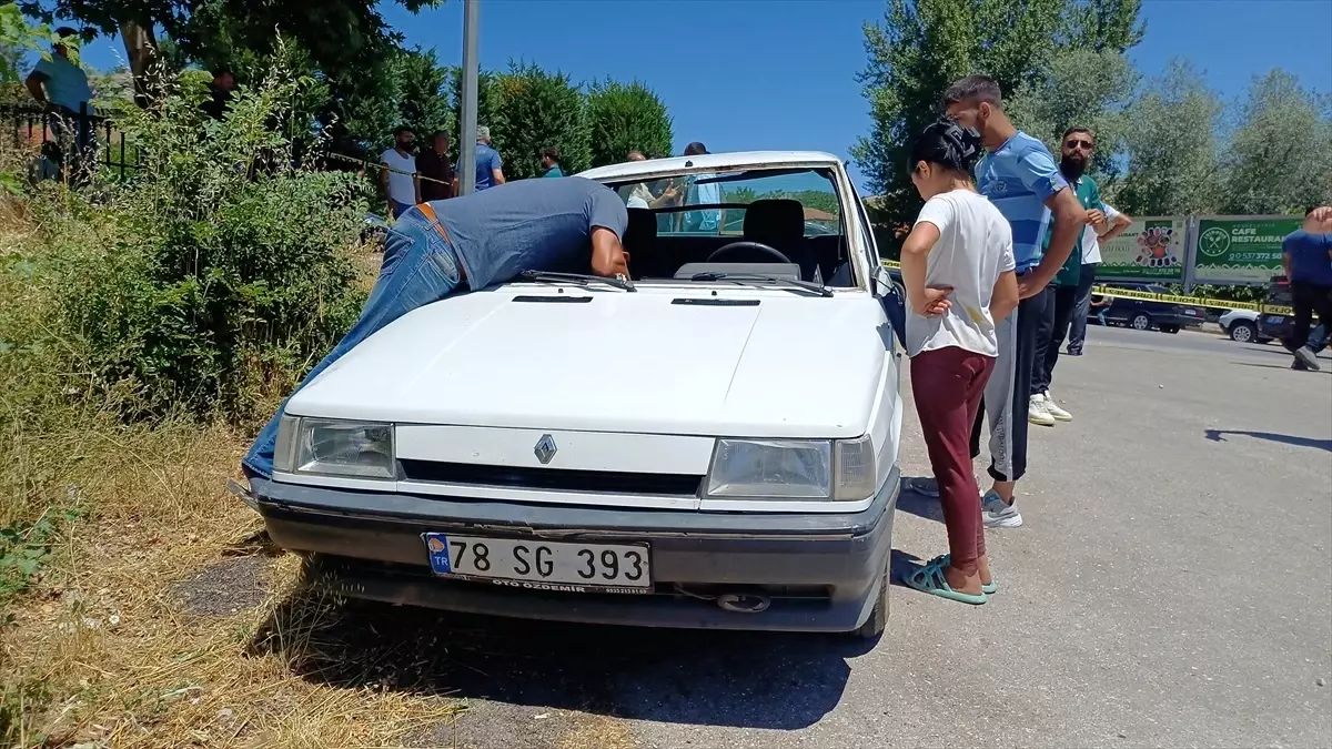 Safranbolu'da Devrilen Otomobildeki Kişi Yaralandı