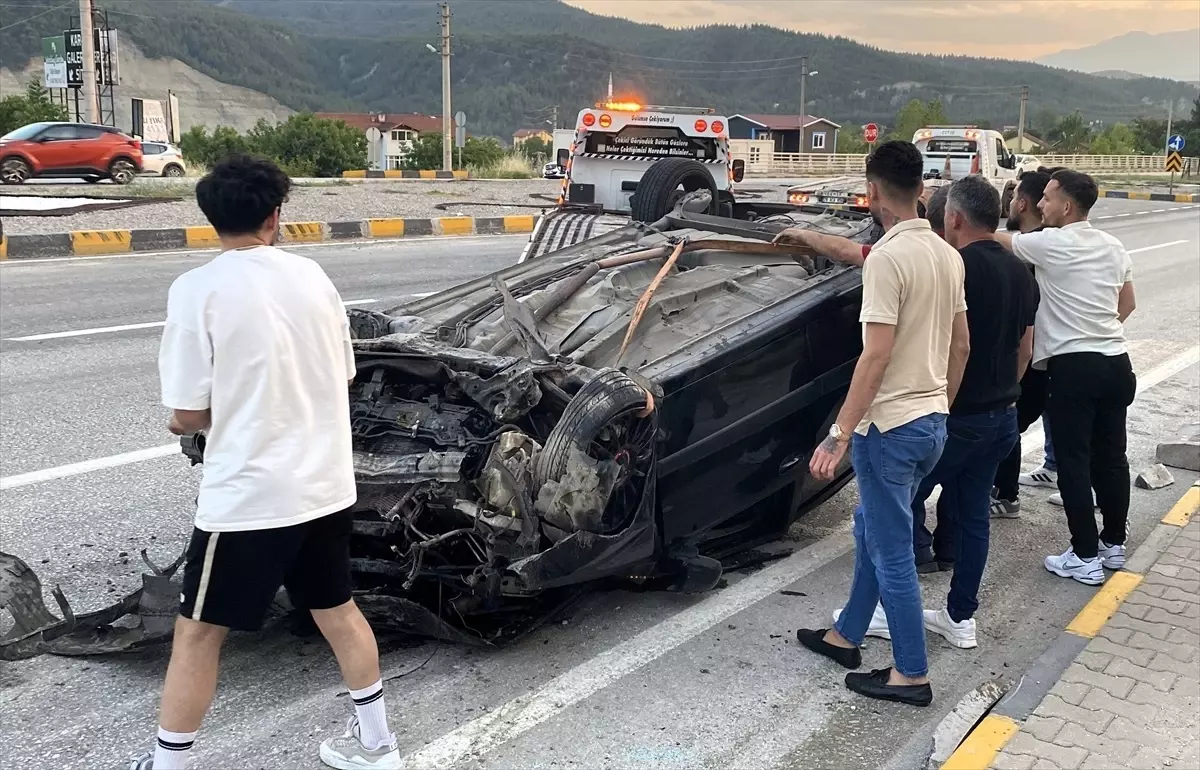 Karabük'te Otomobil Devrildi: 3 Yaralı