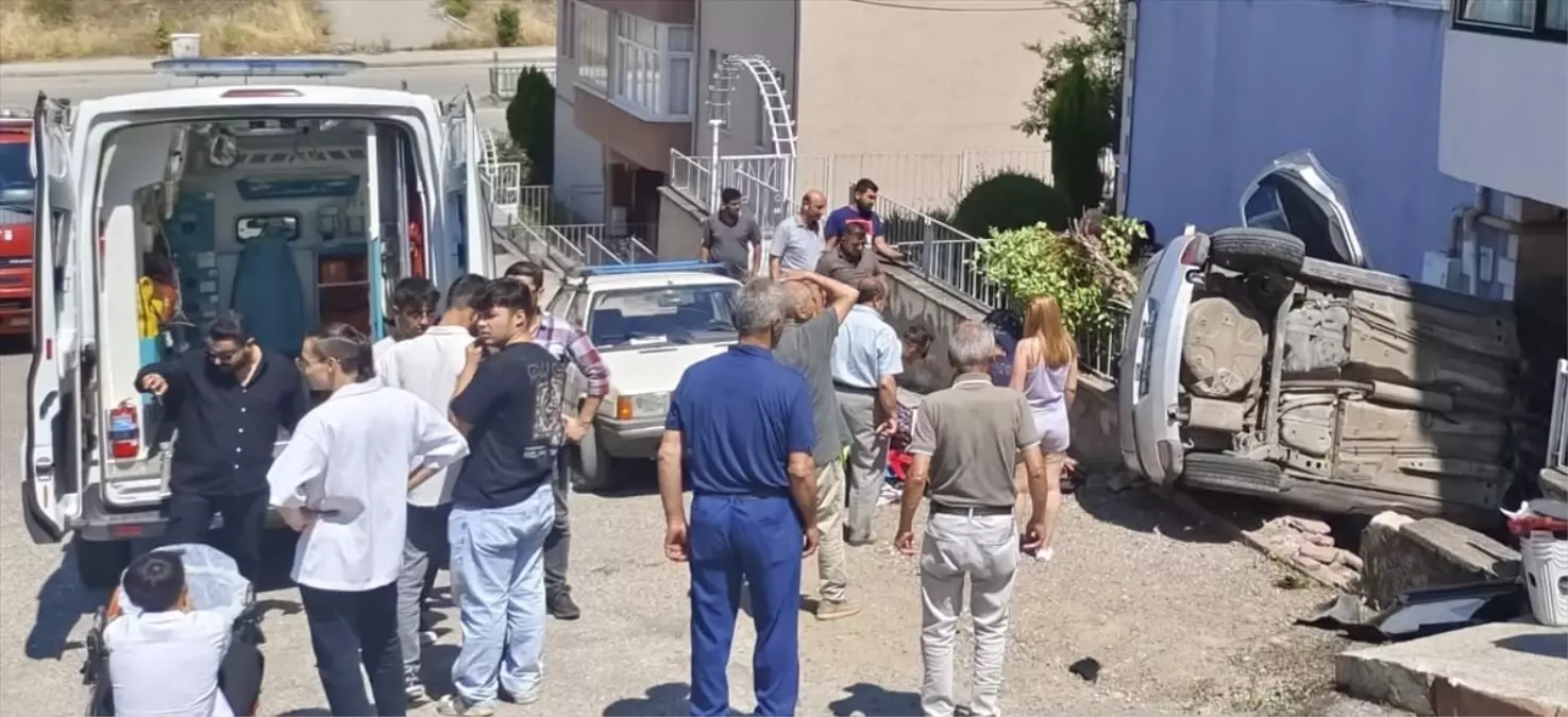 Karabük'te Devrilen Otomobilde 5 Kişi Yaralandı