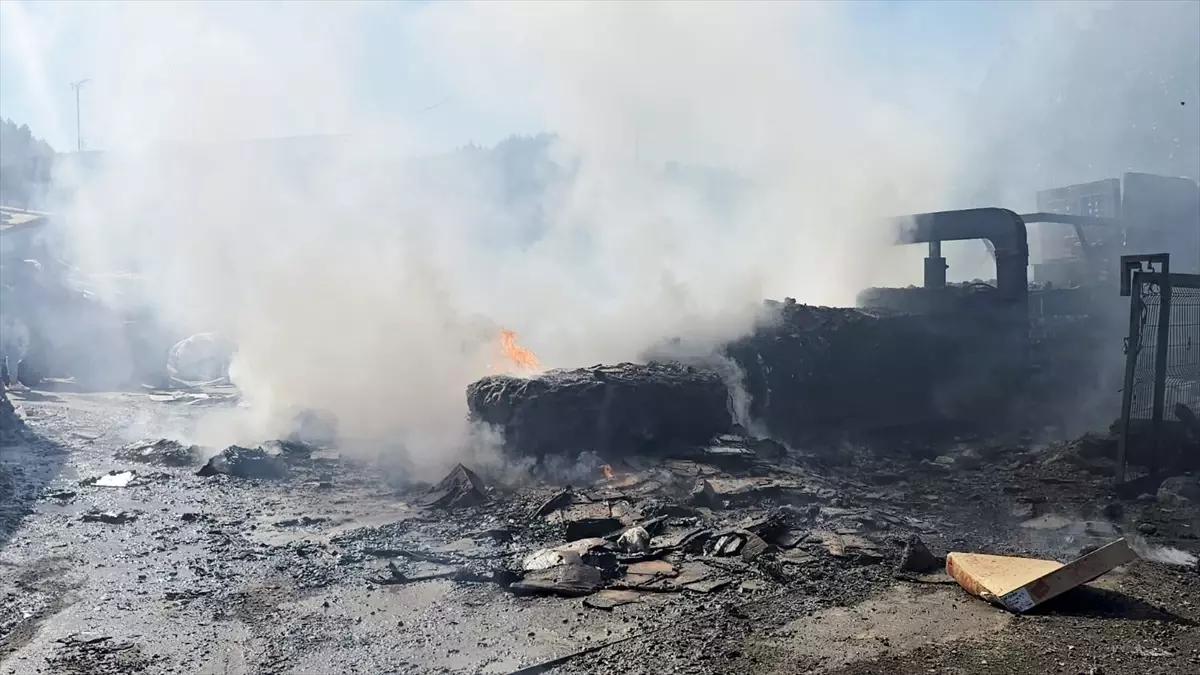 Karabük'te Hurdalık Alanda Yangın Çıktı