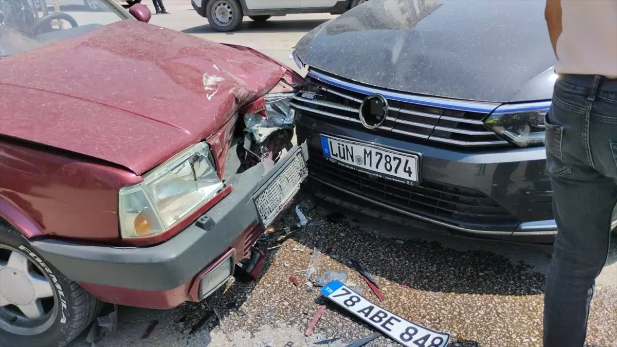 Karabük'te Otomobil Kazasında 3 Yaralı