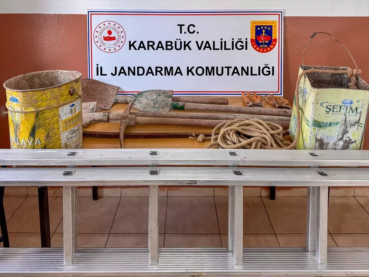 Ovacık'ta İzinsiz Kazı Yapan İki Kişi Suçüstü Yakalandı