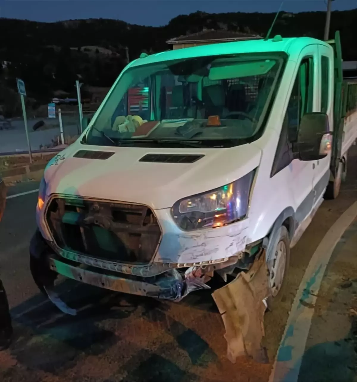 Karabük'te Kamyonet ve Otomobil Çarpıştı: 2 Yaralı
