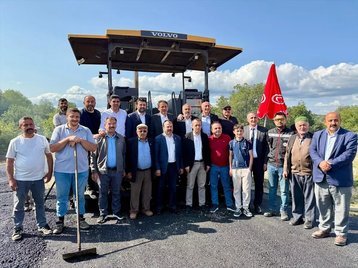 Karabük'te Köy Yollarına Asfalt Çalışmaları Devam Ediyor
