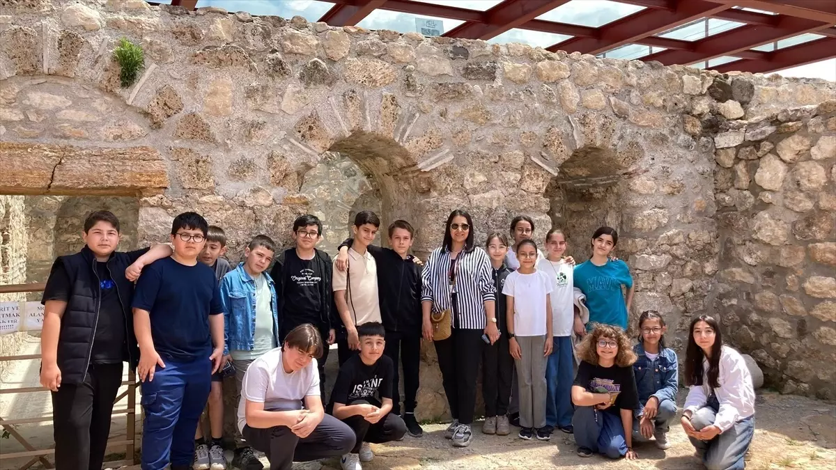 Karabük Belediyesi Öğrencilere Bilim ve Tarih Gezisi Düzenledi