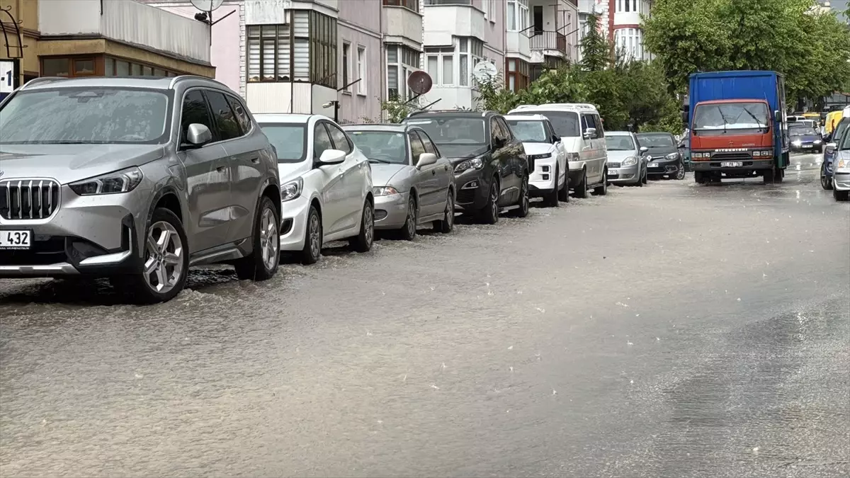 Karabük'te Şiddetli Rüzgar ve Sağanak Hayatı Olumsuz Etkiledi