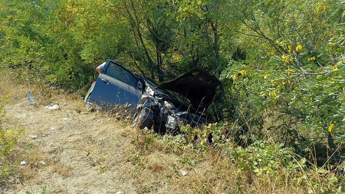 Safranbolu'da Otomobil Şarampole Devrildi: 1 Yaralı