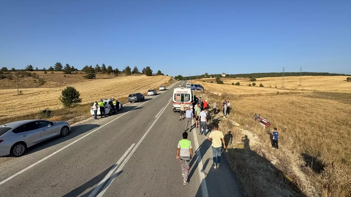 Karabük'te Otomobil Tarlaya Devrildi: 5 Yaralı