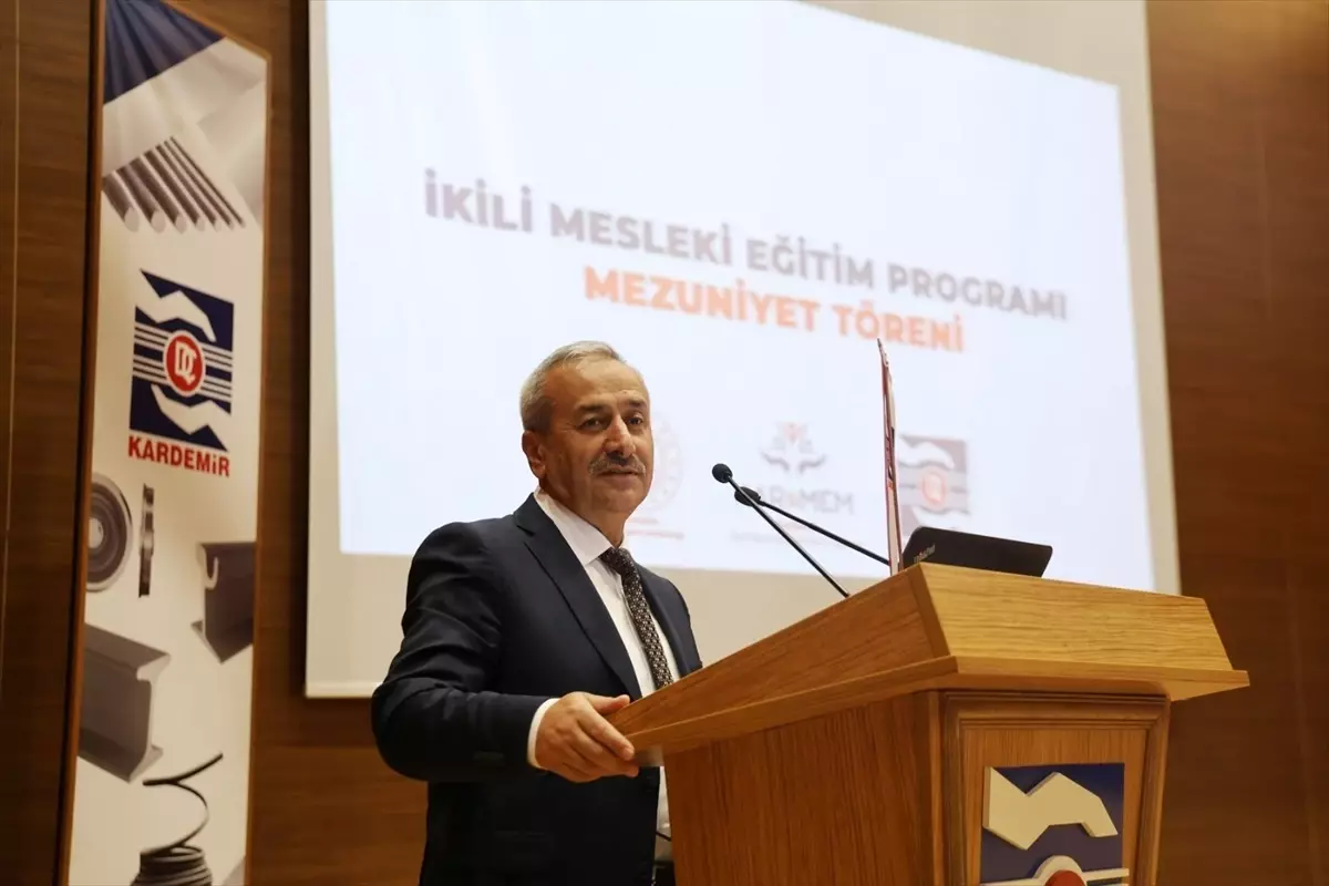 Karabük'te İkili Mesleki Eğitim Projesinin İlk Mezunları Törenle Belgelerini Aldı