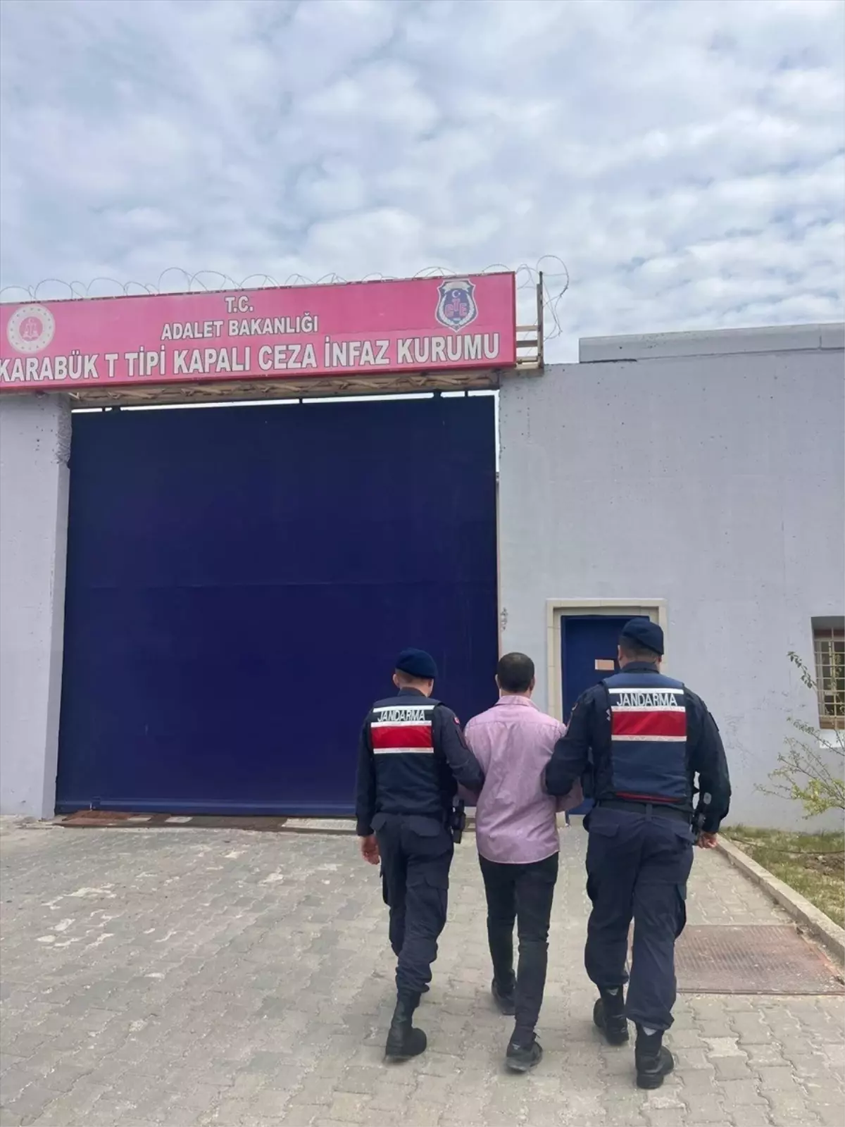 Cezaevi Firarisi Köy Camiinde Yakalandı