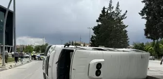 Karaman'da Özel Eğitim Öğrencilerini Taşıyan Servis Aracı ile Kamyonet Çarpıştı