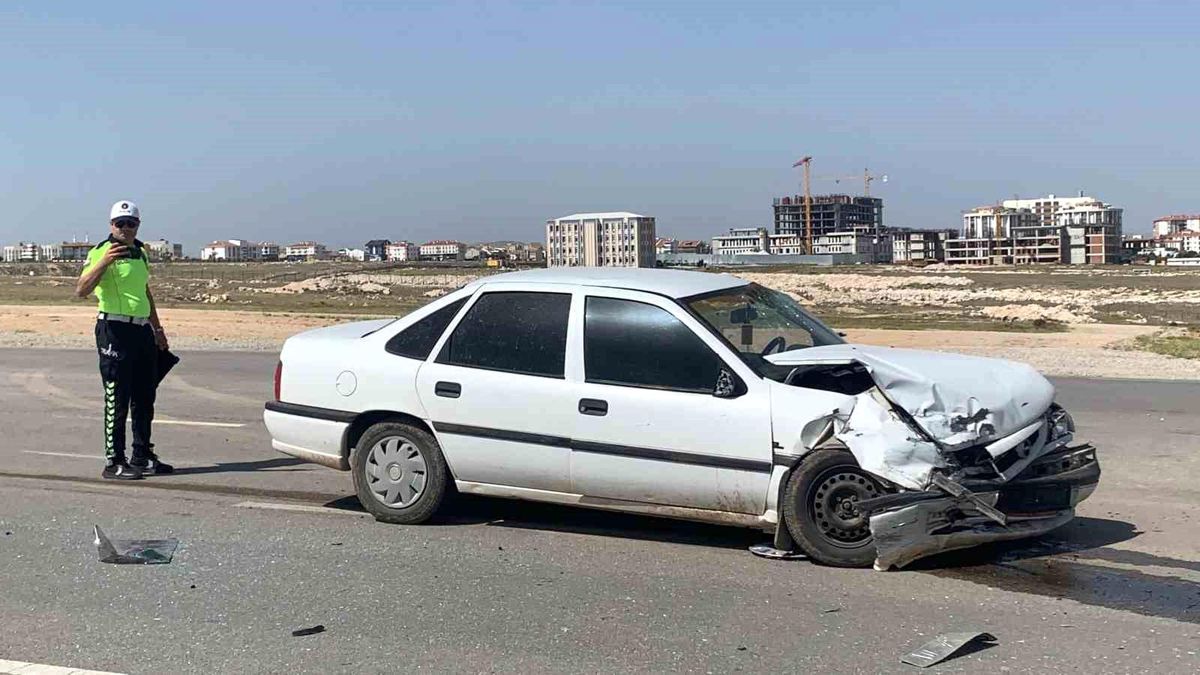 Karaman'da trafik kazası: 2 yaralı