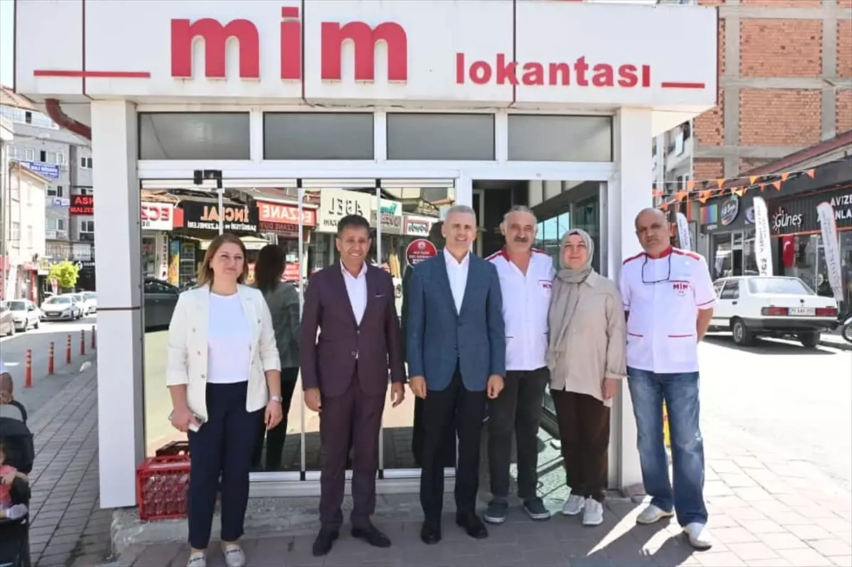 Vali Çiçekli, Aile Yılı İndirim Kampanyasına Destek Veren Esnafı Ziyaret Etti