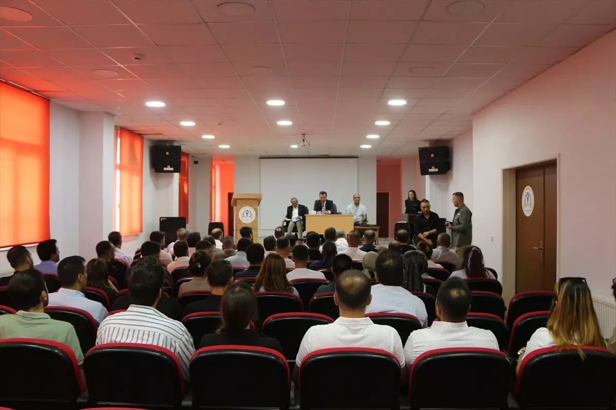 Karlıova'da Yeni Eğitim Yılı Hazırlıkları Toplantısı Düzenlendi