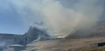 Kars Kalesi Eteklerinde Anız Yangını Kontrol Altına Alındı