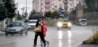 Kars'ta Kuvvetli Sağanak ve Dolu Tahribata Neden Oldu