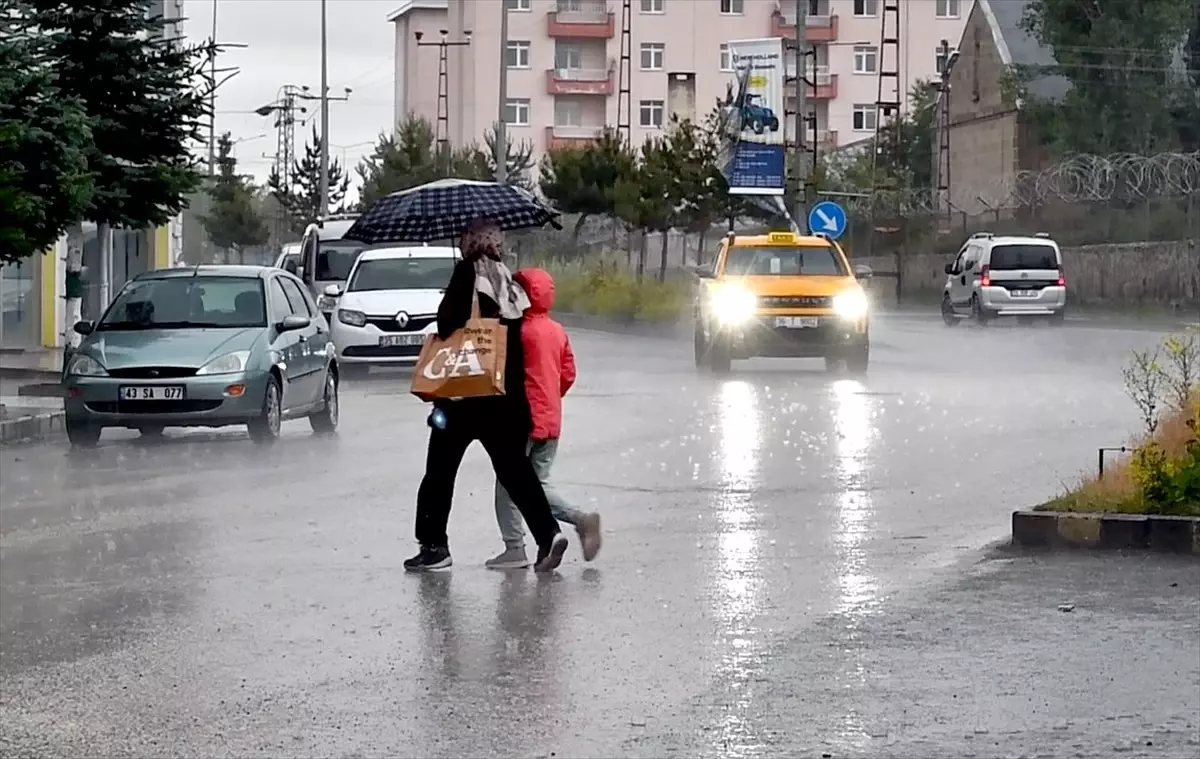 Kars'ta Kuvvetli Sağanak ve Dolu Tahribata Neden Oldu