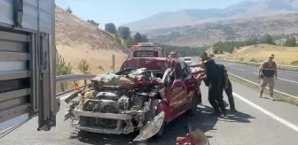 Kars'ta Trafik Kazası: Otomobil Sürücüsü Yaralandı
