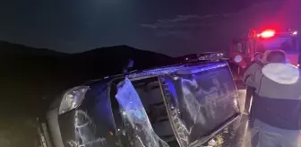 Kars'ta Hafif Ticari Araç Şarampole Devrildi: 4 Yaralı