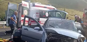 Kars'ta Otomobil ile Tır Çarpıştı: 1 Ölü, 2 Yaralı