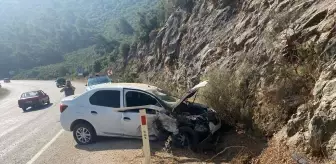 Kaş'ta Otomobil Kazası: İki Yaralı