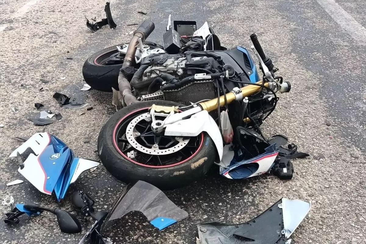 Kaş'ta Motosiklet Kazası: Sürücü Yaralandı